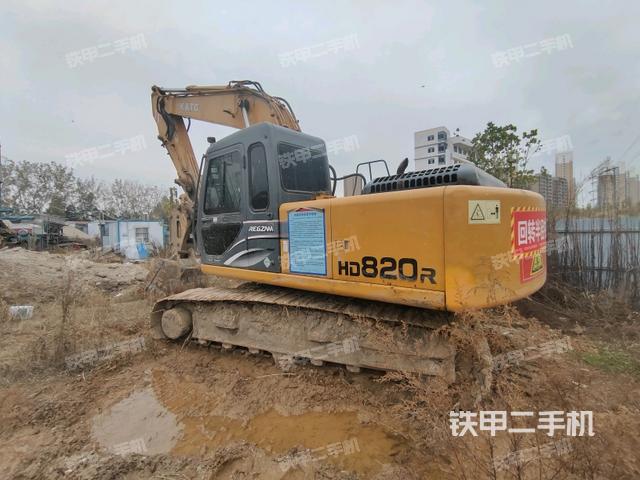 加藤HD820III挖掘机的设备实拍-第3张实拍照片