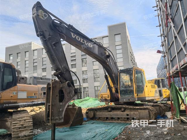 沃尔沃EC210B挖掘机