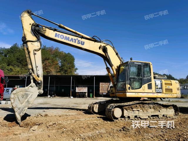 小松PC220-8M0挖掘机