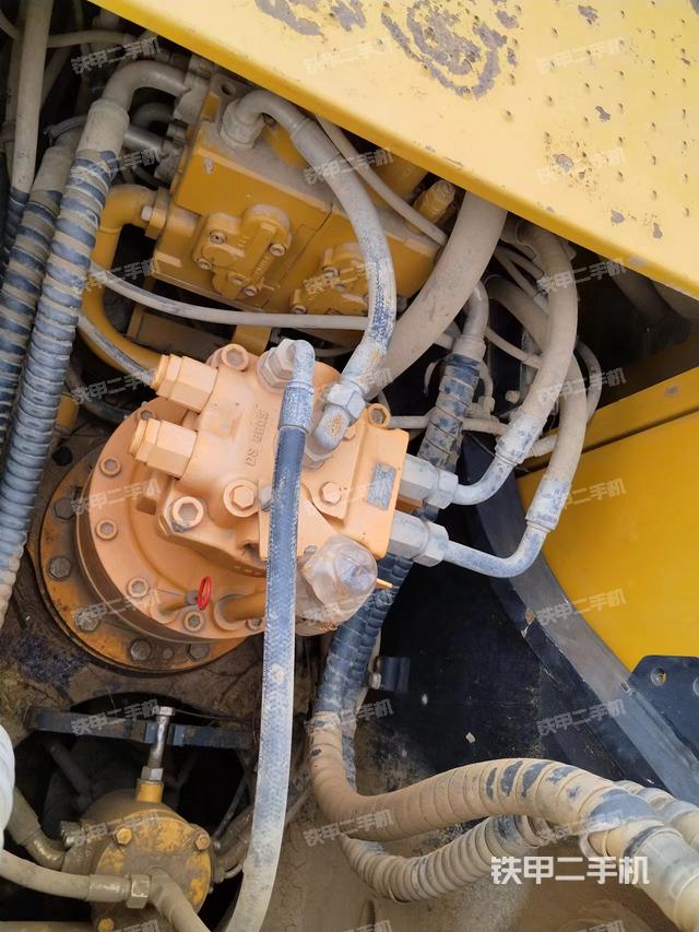 回转马达和主控阀（整机外观）