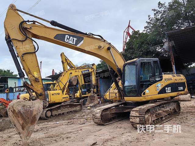 駕駛室頂部（整機外觀）