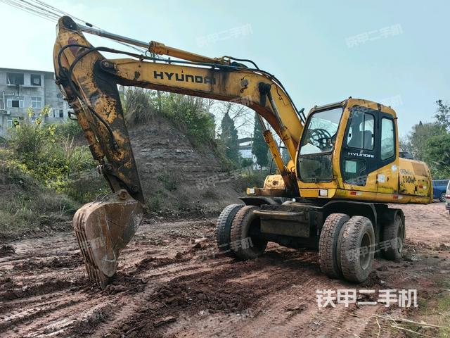 现代R130W-5挖掘机