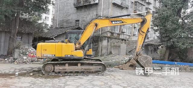 駕駛室頂部（整機外觀）