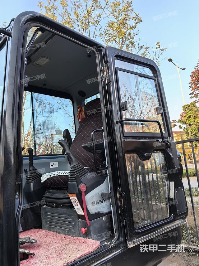 驾驶室整体（整机外观）