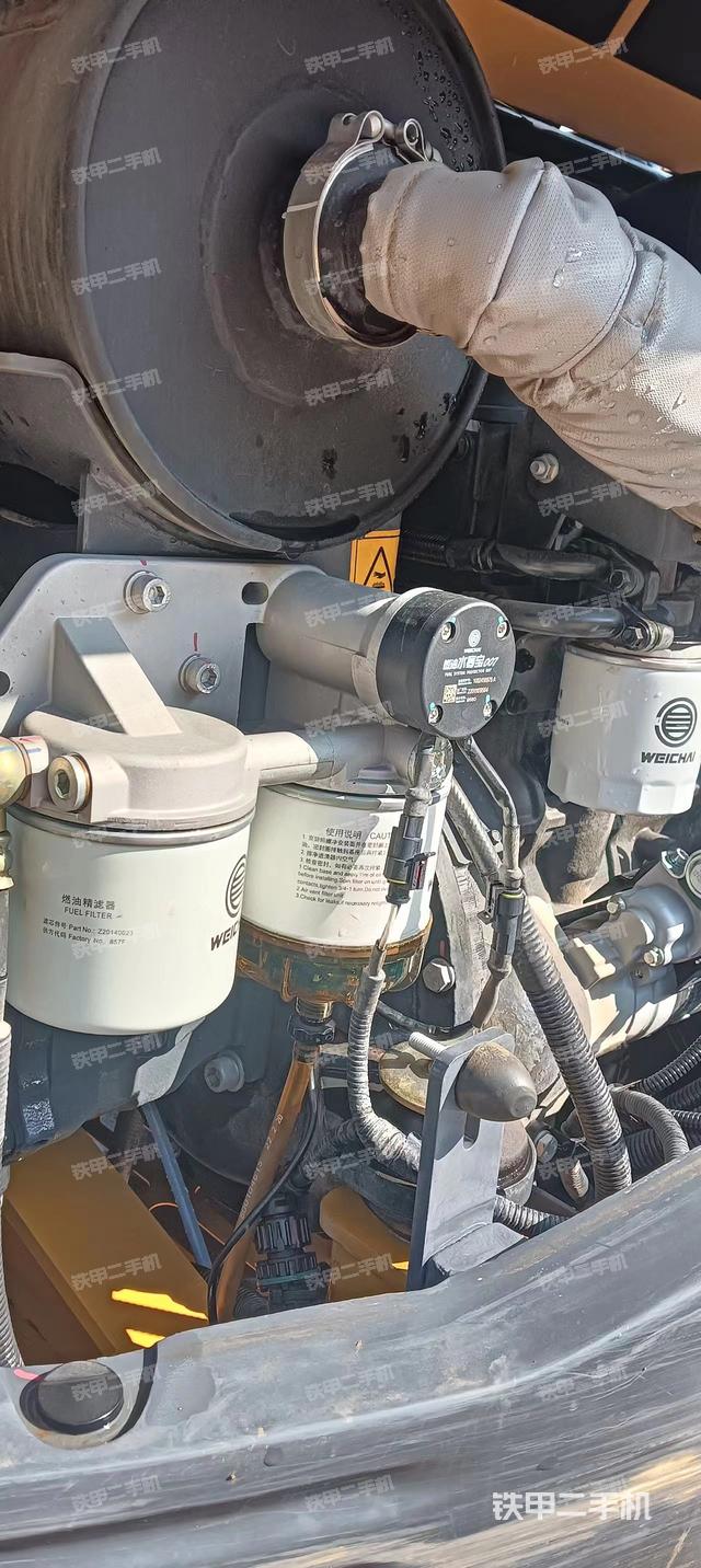 液壓泵艙室正面整體(整機(jī)外觀) 液壓泵艙室正面整體(整機(jī)外觀)