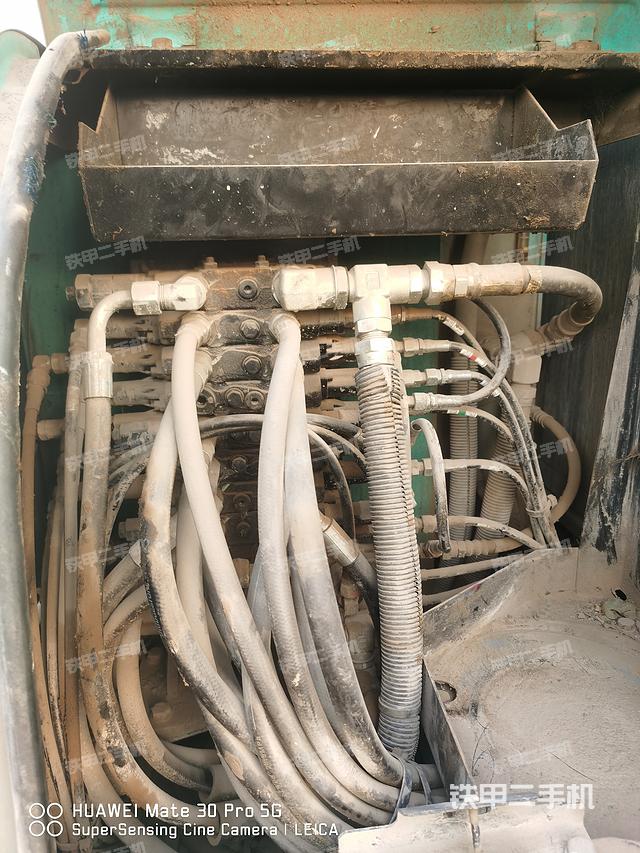 回转马达和主控阀（整机外观）