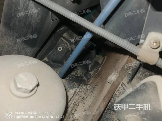 液压泵舱室正面整体（整机外观）