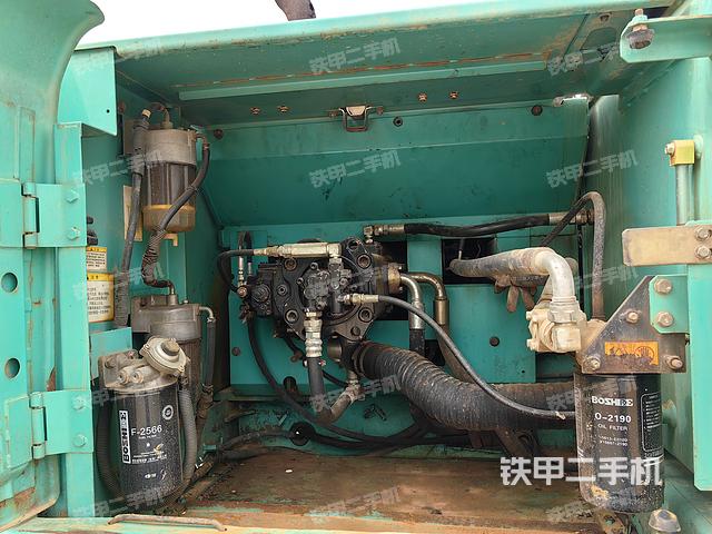 液壓泵艙室正面整體(整機(jī)外觀) 液壓泵艙室正面整體(整機(jī)外觀)