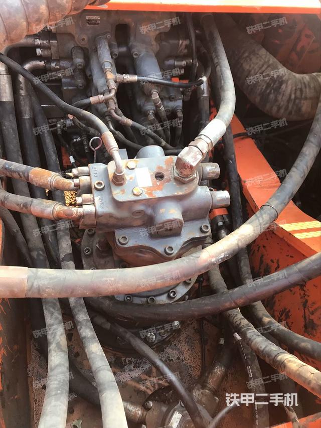 回轉(zhuǎn)馬達和主控閥（整機外觀）