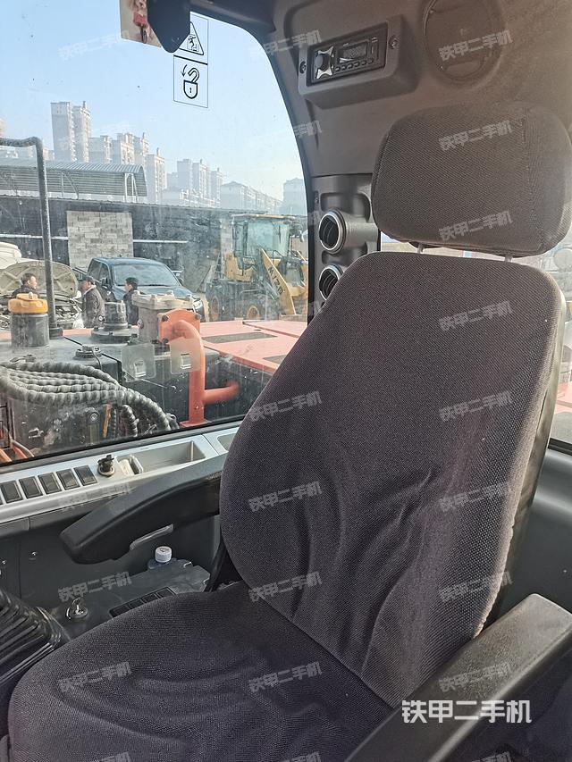 駕駛室整體（整機外觀）