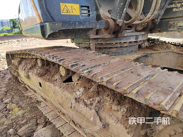 單側(cè)履帶整體(整機(jī)外觀) 單側(cè)履帶整體(整機(jī)外觀)