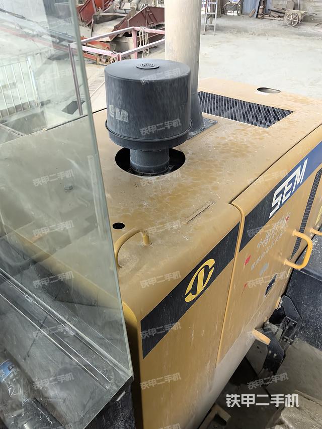 駕駛室工作臺(tái)（整機(jī)外觀及大件）