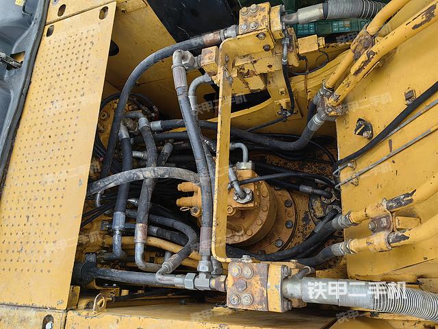 回轉馬達和主控閥（整機外觀）