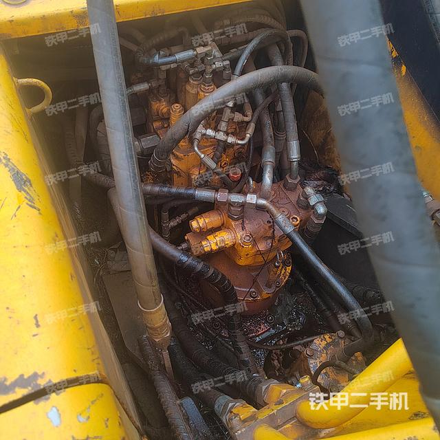 回轉馬達和主控閥（整機外觀）