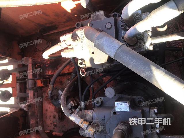 回轉(zhuǎn)馬達和主控閥（整機外觀）