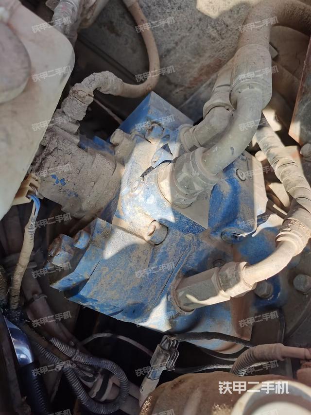 液壓泵艙室正面整體（整機(jī)外觀）