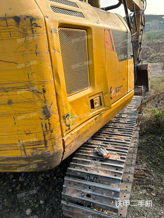 駕駛室頂部（整機外觀）