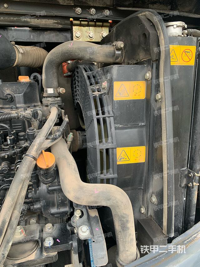 液壓泵艙室正面整體（整機(jī)外觀）