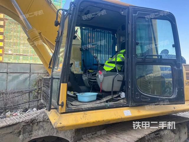 駕駛室整體(整機(jī)外觀) 駕駛室整體(整機(jī)外觀)