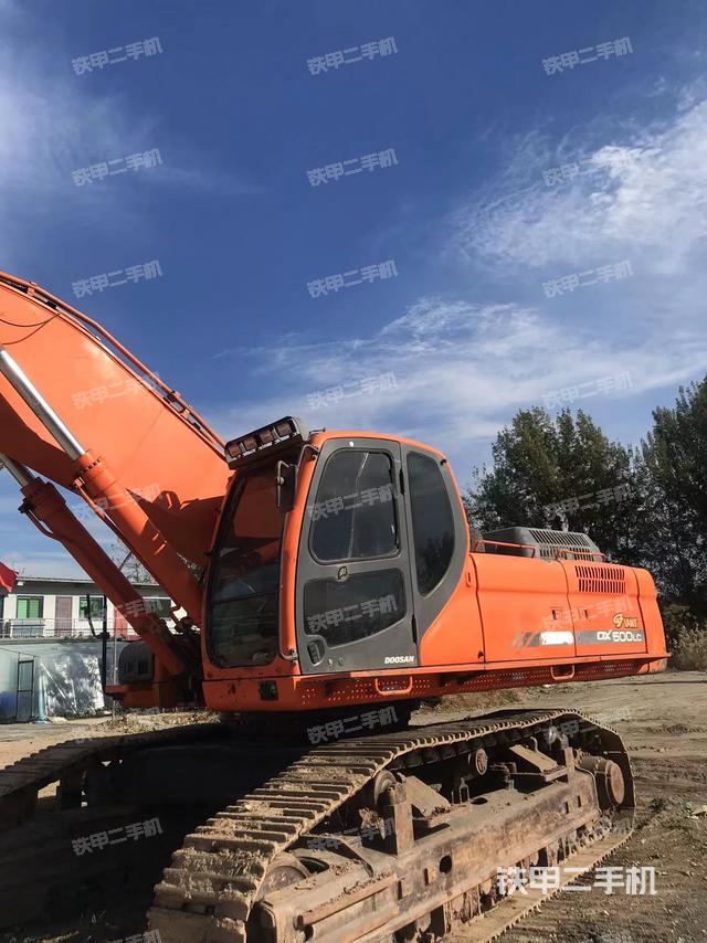 駕駛室整體（整機外觀）