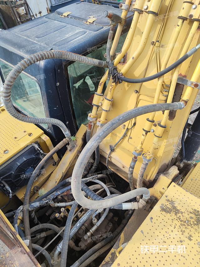 駕駛室頂部(整機外觀) 駕駛室頂部(整機外觀)