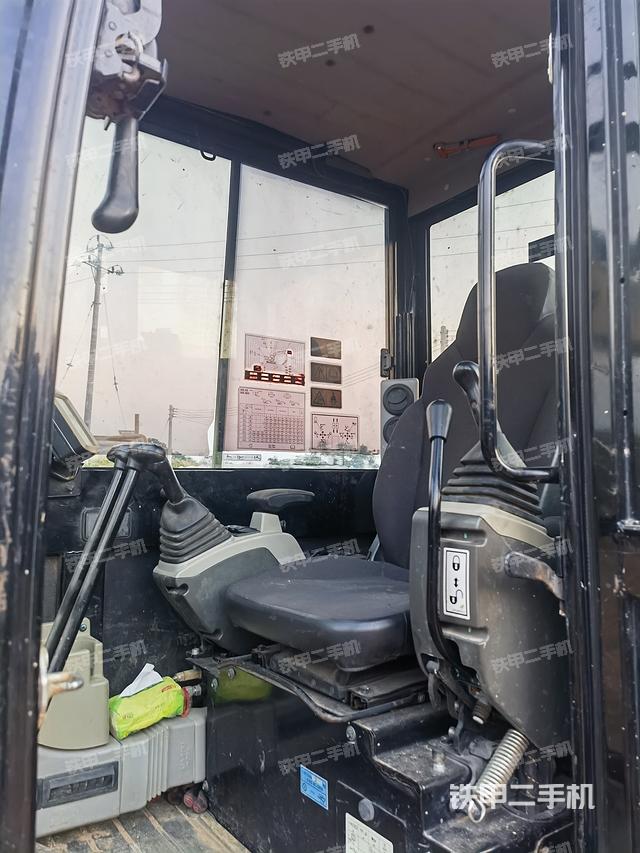 駕駛室頂部（整機(jī)外觀）