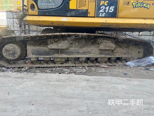 單側(cè)履帶整體(整機(jī)外觀) 單側(cè)履帶整體(整機(jī)外觀)