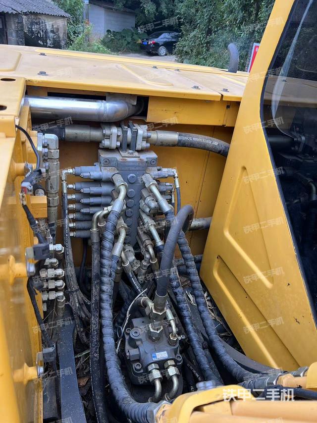 回轉馬達和主控閥（整機外觀）