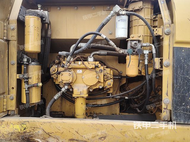 液壓泵艙室正面整體（整機(jī)外觀）