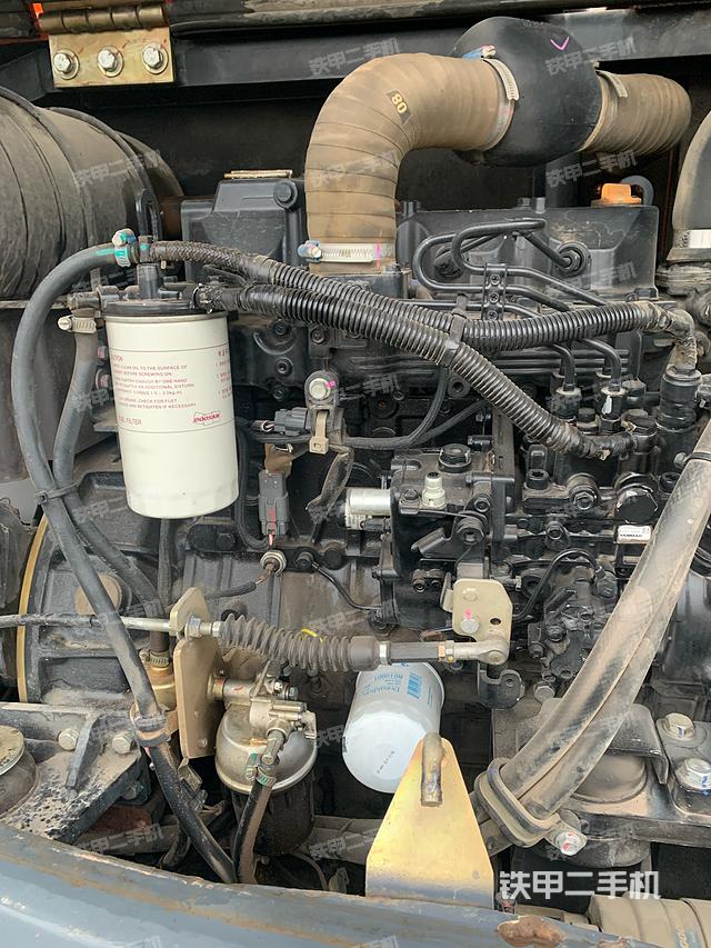 回轉(zhuǎn)馬達(dá)和主控閥（整機(jī)外觀）