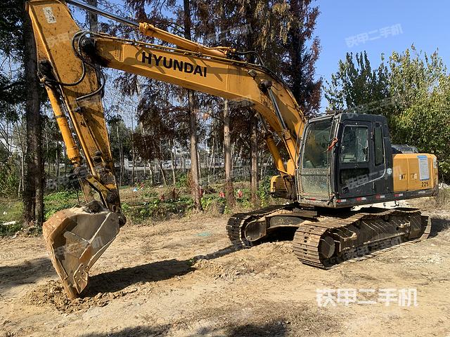現(xiàn)代R215-7C挖掘機(jī)
