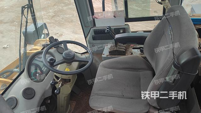 駕駛室工作臺(整機外觀及大件) 駕駛室工作臺(整機外觀及大件)