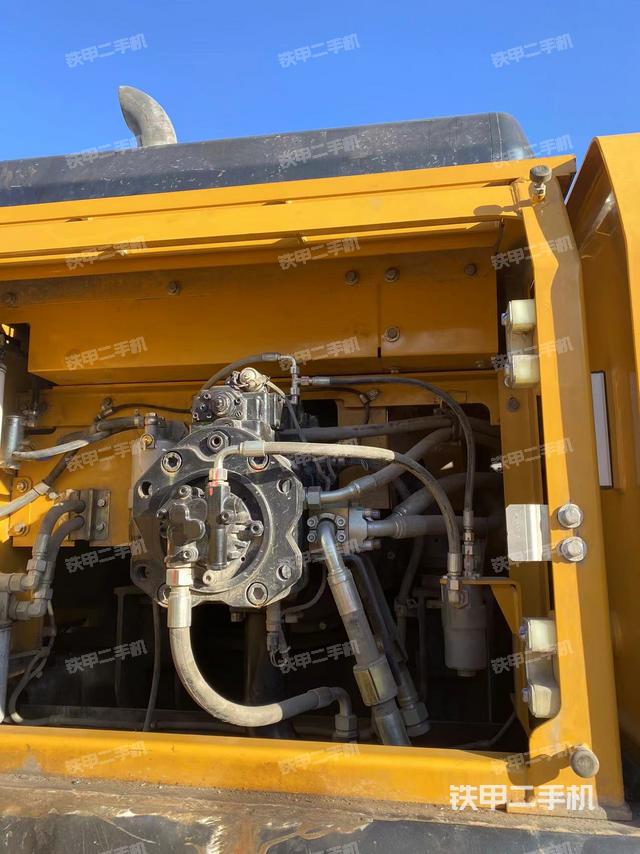 液壓泵艙室正面整體（整機(jī)外觀）