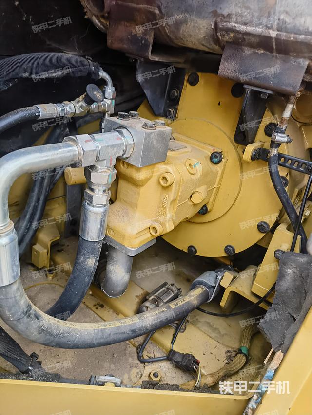 液壓泵艙室正面整體（整機(jī)外觀）