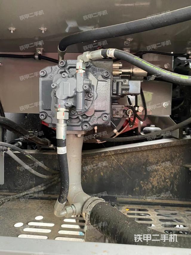 液壓泵艙室正面整體（整機(jī)外觀）