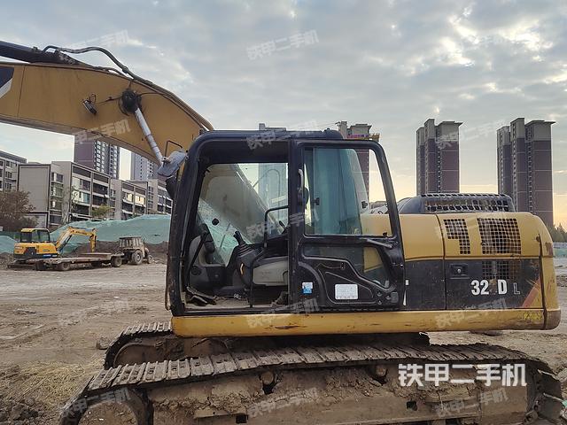 駕駛室整體（整機(jī)外觀）