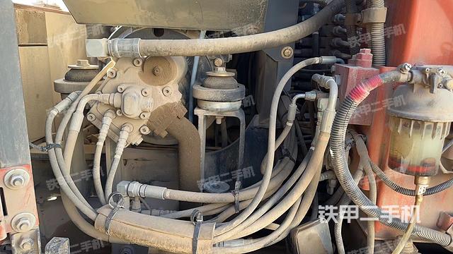 液壓泵艙室正面整體（整機(jī)外觀）