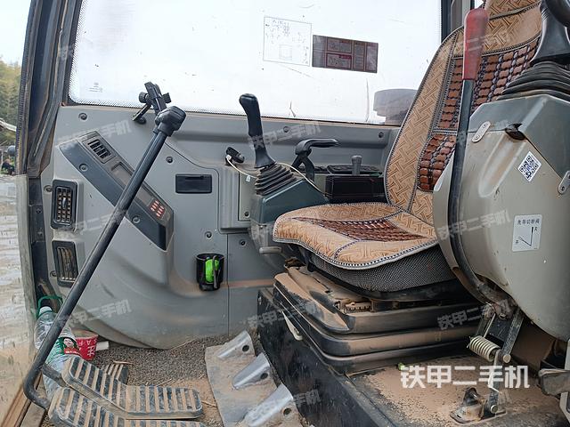 駕駛室整體（整機外觀）