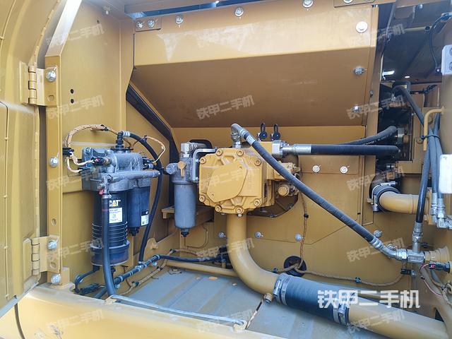 液壓泵艙室正面整體（整機(jī)外觀）