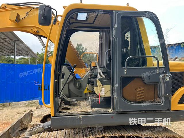 駕駛室整體（整機外觀）