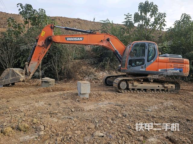 斗山DX215-9C挖掘机