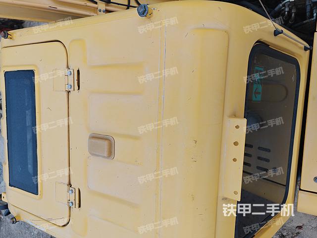 駕駛室頂部（整機外觀）