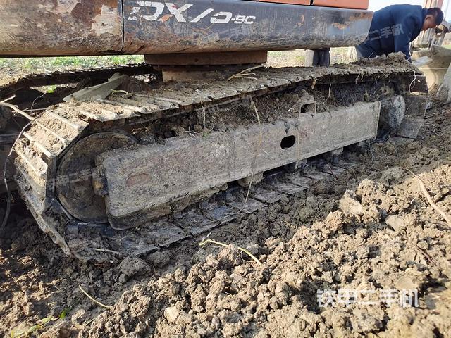 單側(cè)履帶整體（整機(jī)外觀）