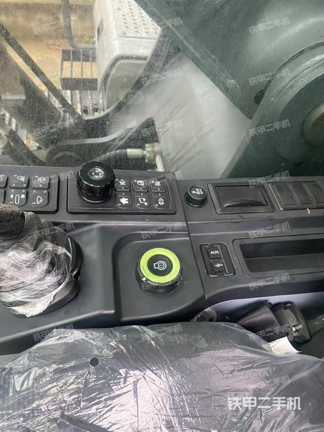 駕駛室整體（整機(jī)外觀）