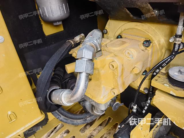 液壓泵艙室正面整體（整機(jī)外觀）