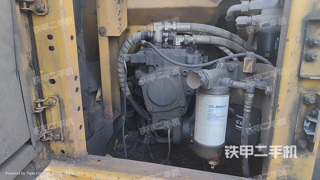 液壓泵艙室正面整體(整機外觀) 液壓泵艙室正面整體(整機外觀)