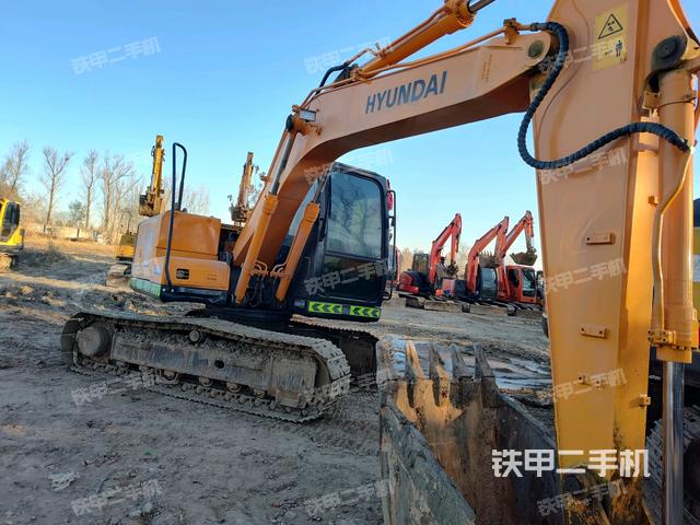 现代R110-7挖掘机