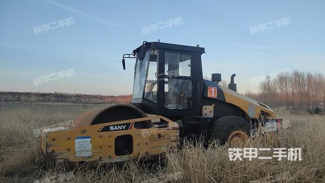 整機右后45°（設(shè)備外觀及核心部件）