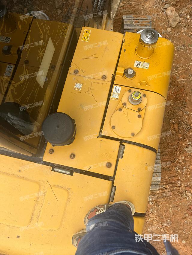 回轉(zhuǎn)馬達(dá)和主控閥（整機(jī)外觀）