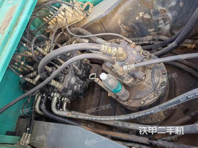 回轉(zhuǎn)馬達和主控閥（整機外觀）